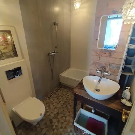 Hilltop View - 2 Bedroom House With Garden Bbq - Private Parking - 12min To Uzupis Anytime